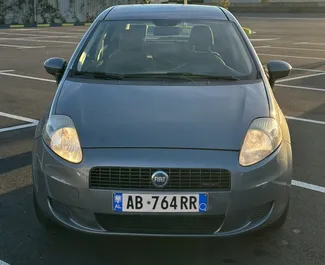 Frontansicht eines Mietwagens Fiat Punto in Durres, Albanien ✓ Auto Nr.11533. ✓ Schaltgetriebe TM ✓ 0 Bewertungen.