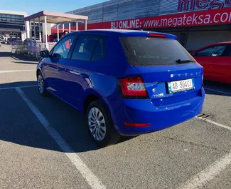 Autovermietung Skoda Fabia Nr.11489 Schaltgetriebe am Flughafen von Tirana, ausgestattet mit einem 1,0L Motor ➤ Von Leonard in Albanien.