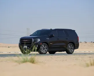 Frontansicht eines Mietwagens GMC Yukon am internationalen Flughafen von Dubai, VAE ✓ Auto Nr.11550. ✓ Automatisch TM ✓ 0 Bewertungen.