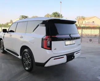 Frontansicht eines Mietwagens Nissan Patrol am internationalen Flughafen von Dubai, VAE ✓ Auto Nr.11559. ✓ Automatisch TM ✓ 0 Bewertungen.