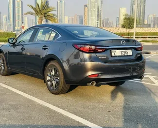 Benzin L Motor von Mazda 6 2023 zur Miete am internationalen Flughafen von Dubai.