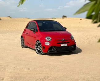 Frontansicht eines Mietwagens Abarth 695 Cabrio in Dubai, VAE ✓ Auto Nr.11384. ✓ Automatisch TM ✓ 0 Bewertungen.