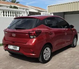 Frontansicht eines Mietwagens Hyundai i10 in Dubai, VAE ✓ Auto Nr.11645. ✓ Automatisch TM ✓ 0 Bewertungen.