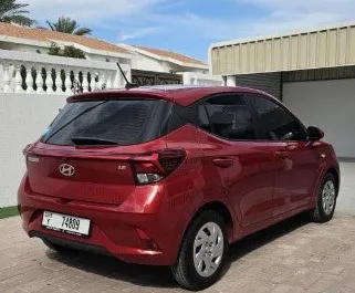 Frontansicht eines Mietwagens Hyundai i10 in Dubai, VAE ✓ Auto Nr.11646. ✓ Automatisch TM ✓ 0 Bewertungen.