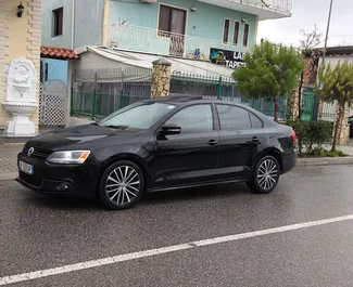 Mietwagen Volkswagen Jetta 2015 in Albanien, mit Diesel-Kraftstoff und 120 PS ➤ Ab 15 EUR pro Tag.