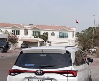 Benzin 1,5L Motor von Toyota Veloz 2024 zur Miete in Dubai.