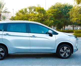 Benzin 4,0L Motor von Mitsubishi Xpander 2023 zur Miete in Dubai.