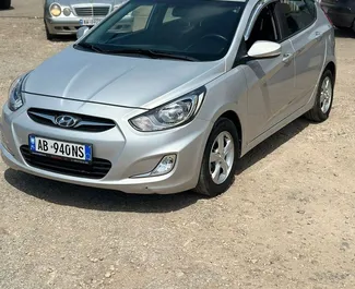 Frontansicht eines Mietwagens Hyundai Accent in Durres, Albanien ✓ Auto Nr.11527. ✓ Automatisch TM ✓ 0 Bewertungen.