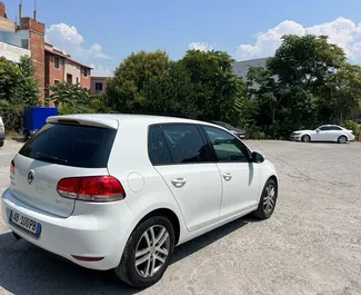 Volkswagen Golf 6 2013 zur Miete verfügbar in Tirana, mit Kilometerbegrenzung unbegrenzte.