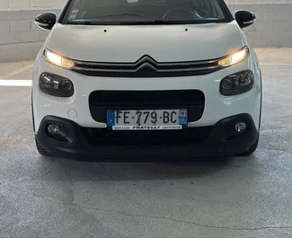 Citroen C3 2019 zur Miete verfügbar in Rafailovici, mit Kilometerbegrenzung unbegrenzte.