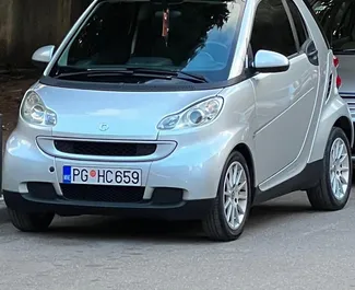 Frontansicht eines Mietwagens Smart Fortwo in Budva, Montenegro ✓ Auto Nr.9846. ✓ Automatisch TM ✓ 0 Bewertungen.