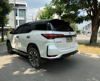 Autovermietung Toyota Fortuner Nr.11822 Automatisch am Flughafen Bangkok Don Muang, ausgestattet mit einem L Motor ➤ Von Terdsak in Thailand.