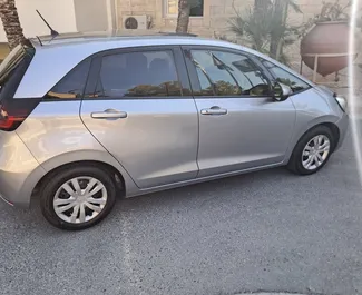 Frontansicht eines Mietwagens Honda Fit in Limassol, Zypern ✓ Auto Nr.10946. ✓ Automatisch TM ✓ 0 Bewertungen.