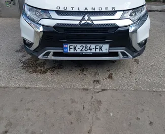 Frontansicht eines Mietwagens Mitsubishi Outlander in Tiflis, Georgien ✓ Auto Nr.11804. ✓ Automatisch TM ✓ 0 Bewertungen.