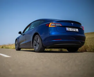 Elektrizität L Motor von Tesla Model 3 2023 zur Miete in Tiflis.