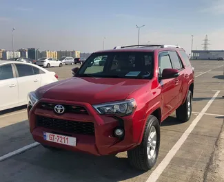 Frontansicht eines Mietwagens Toyota 4 Runner in Tiflis, Georgien ✓ Auto Nr.11675. ✓ Automatisch TM ✓ 1 Bewertungen.