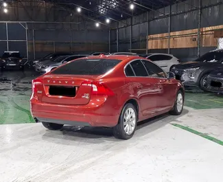 Diesel 1,6L Motor von Volvo S60 2015 zur Miete am Flughafen von Tirana.