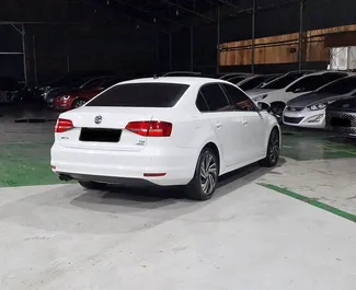 Diesel 2,0L Motor von Volkswagen Jetta 2015 zur Miete am Flughafen von Tirana.