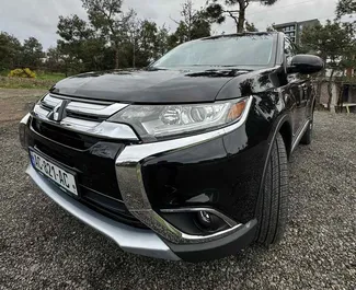 Mitsubishi Outlander 2017 zur Miete verfügbar in Tiflis, mit Kilometerbegrenzung unbegrenzte.