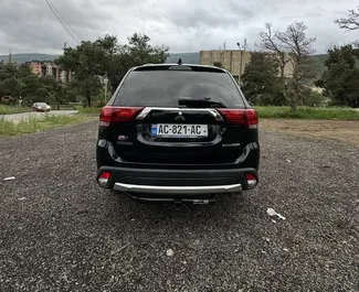 Mitsubishi Outlander 2017 mit Antriebssystem Allradantrieb, verfügbar in Tiflis.