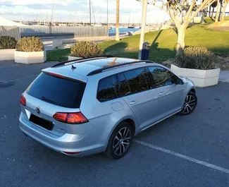 Vermietung Volkswagen Golf Variant. Wirtschaft, Komfort Fahrzeug zur Miete in Spanien ✓ Kaution Einzahlung von 400 EUR ✓ Versicherungsoptionen KFZ-HV.