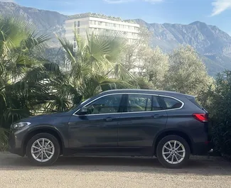 Frontansicht eines Mietwagens BMW X1 in Becici, Montenegro ✓ Auto Nr.11323. ✓ Automatisch TM ✓ 0 Bewertungen.