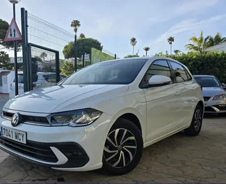 Frontansicht eines Mietwagens Volkswagen Polo in Malaga, Spanien ✓ Auto Nr.11462. ✓ Automatisch TM ✓ 0 Bewertungen.