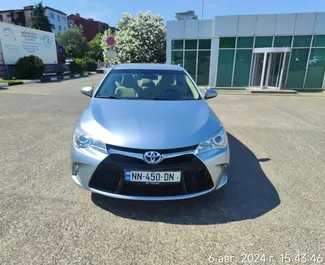 Frontansicht eines Mietwagens Toyota Camry in Batumi, Georgien ✓ Auto Nr.11751. ✓ Automatisch TM ✓ 0 Bewertungen.