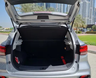 MG ZS 2023 zur Miete verfügbar in Dubai, mit Kilometerbegrenzung 250 km/Tag.