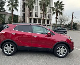 Innenraum von Buick Encore zur Miete in Georgien. Ein großartiges 5-Sitzer Fahrzeug mit Automatisch Getriebe.