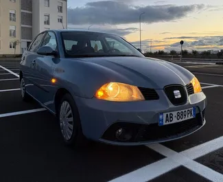 Frontansicht eines Mietwagens SEAT Ibiza in Durres, Albanien ✓ Auto Nr.10675. ✓ Schaltgetriebe TM ✓ 0 Bewertungen.