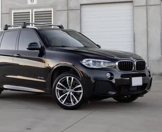 Frontansicht eines Mietwagens BMW X5 in Alicante, Spanien ✓ Auto Nr.11694. ✓ Automatisch TM ✓ 0 Bewertungen.