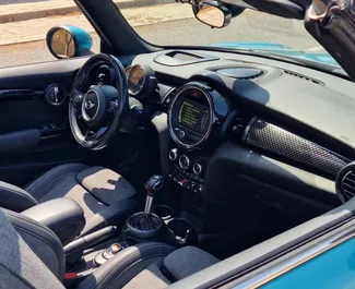 Vermietung Mini Cooper Cabrio. Komfort, Premium, Cabrio Fahrzeug zur Miete in Spanien ✓ Kaution Einzahlung von 500 EUR ✓ Versicherungsoptionen KFZ-HV.