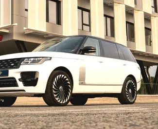 Frontansicht eines Mietwagens Land Rover Range Rover in Alicante, Spanien ✓ Auto Nr.11734. ✓ Automatisch TM ✓ 0 Bewertungen.