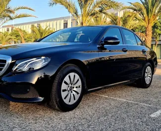 Frontansicht eines Mietwagens Mercedes-Benz E-Class in Alicante, Spanien ✓ Auto Nr.11738. ✓ Automatisch TM ✓ 0 Bewertungen.