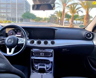 Benzin 2,0L Motor von Mercedes-Benz E-Class 2019 zur Miete in Alicante.