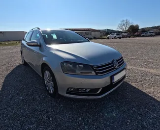 Frontansicht eines Mietwagens Volkswagen Passat Variant in Bar, Montenegro ✓ Auto Nr.11846. ✓ Automatisch TM ✓ 0 Bewertungen.