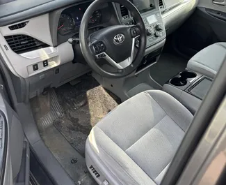 Toyota Sienna 2015 zur Miete verfügbar in Tiflis, mit Kilometerbegrenzung unbegrenzte.