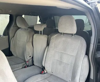 Toyota Sienna 2015 mit Antriebssystem Frontantrieb, verfügbar in Tiflis.