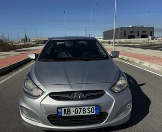 Frontansicht eines Mietwagens Hyundai Accent in Durres, Albanien ✓ Auto Nr.11889. ✓ Automatisch TM ✓ 0 Bewertungen.