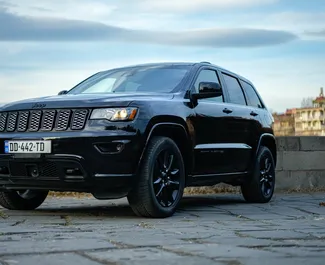 Frontansicht eines Mietwagens Jeep Grand Cherokee in Tiflis, Georgien ✓ Auto Nr.9812. ✓ Automatisch TM ✓ 1 Bewertungen.