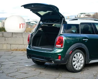 Vermietung Mini Countryman Cooper S. Komfort, Premium, Crossover Fahrzeug zur Miete in Georgien ✓ Kaution Einzahlung von 200 GEL ✓ Versicherungsoptionen KFZ-HV, TKV, VKV Plus, Diebstahlschutz.