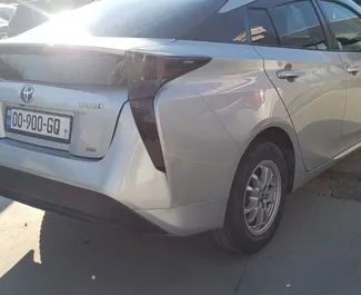 Vermietung Toyota Prius. Wirtschaft, Komfort Fahrzeug zur Miete in Georgien ✓ Kaution Einzahlung von 300 GEL ✓ Versicherungsoptionen KFZ-HV, VKV Komplett, Insassen, Junge.