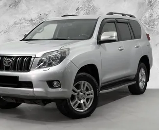 Frontansicht eines Mietwagens Toyota Land Cruiser Prado in Baku, Aserbaidschan ✓ Auto Nr.11991. ✓ Automatisch TM ✓ 0 Bewertungen.