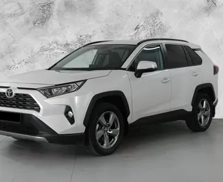 Frontansicht eines Mietwagens Toyota Rav4 in Baku, Aserbaidschan ✓ Auto Nr.12016. ✓ Automatisch TM ✓ 0 Bewertungen.