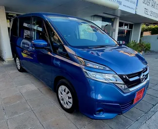 Frontansicht eines Mietwagens Nissan Serena in Limassol, Zypern ✓ Auto Nr.6682. ✓ Automatisch TM ✓ 0 Bewertungen.