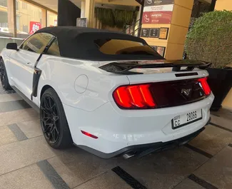 Ford Mustang Cabrio 2023 mit Antriebssystem Heckantrieb, verfügbar in Dubai.