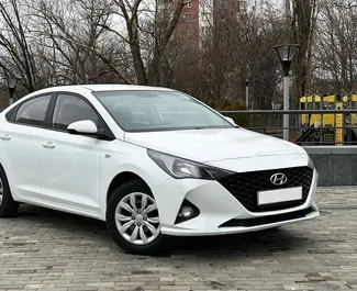 Frontansicht eines Mietwagens Hyundai Accent in Baku, Aserbaidschan ✓ Auto Nr.9087. ✓ Automatisch TM ✓ 0 Bewertungen.