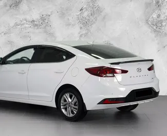 Frontansicht eines Mietwagens Hyundai Elantra in Baku, Aserbaidschan ✓ Auto Nr.12013. ✓ Automatisch TM ✓ 0 Bewertungen.