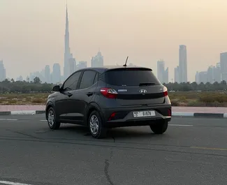 Frontansicht eines Mietwagens Hyundai i10 in Dubai, VAE ✓ Auto Nr.11909. ✓ Automatisch TM ✓ 0 Bewertungen.
